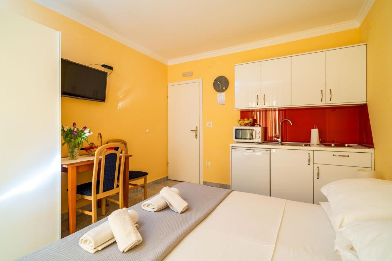 Apartmani Niki Zvekovica 챠브타트 외부 사진