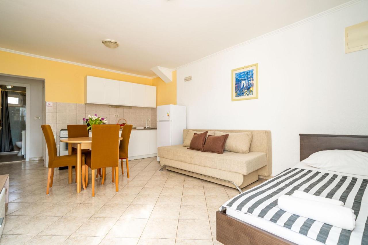Apartmani Niki Zvekovica 챠브타트 외부 사진