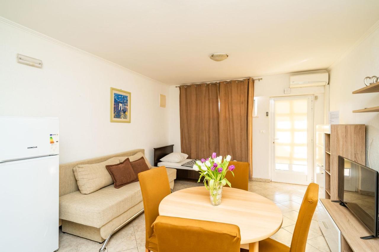Apartmani Niki Zvekovica 챠브타트 외부 사진